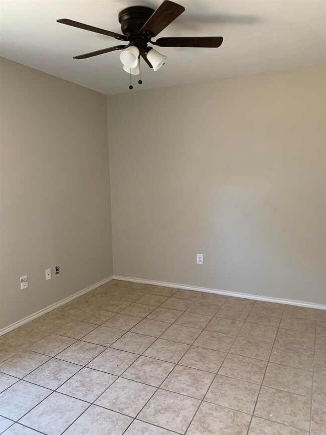 Building Photo - 2615 Bandera Dr