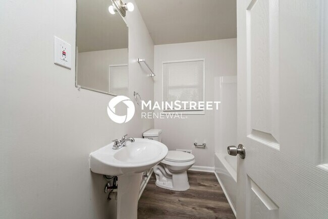 Building Photo - 3 Bedroom Pet-Friendly Home in Louisville, KY with Main Street Renewal