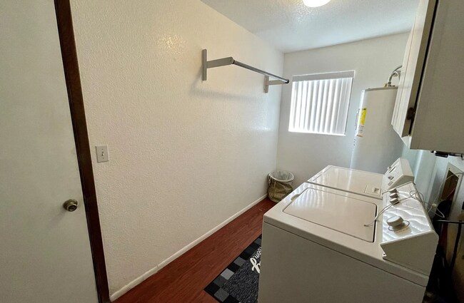 Building Photo - Furnished short term pool home - Available...