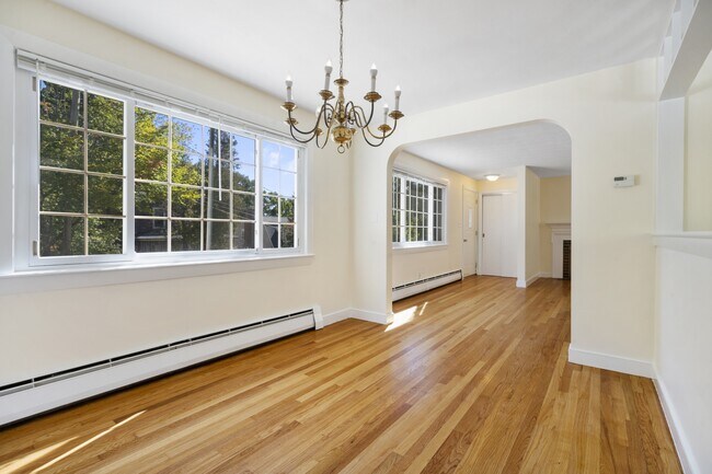Building Photo - 27 Hermon St