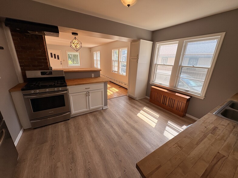 Kitchen - 2424 5th Street NE