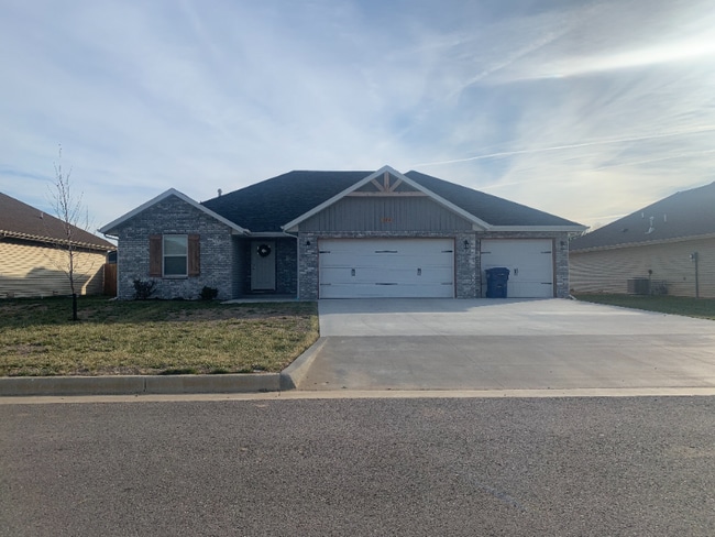 Building Photo - 524 Chipmunk Ave