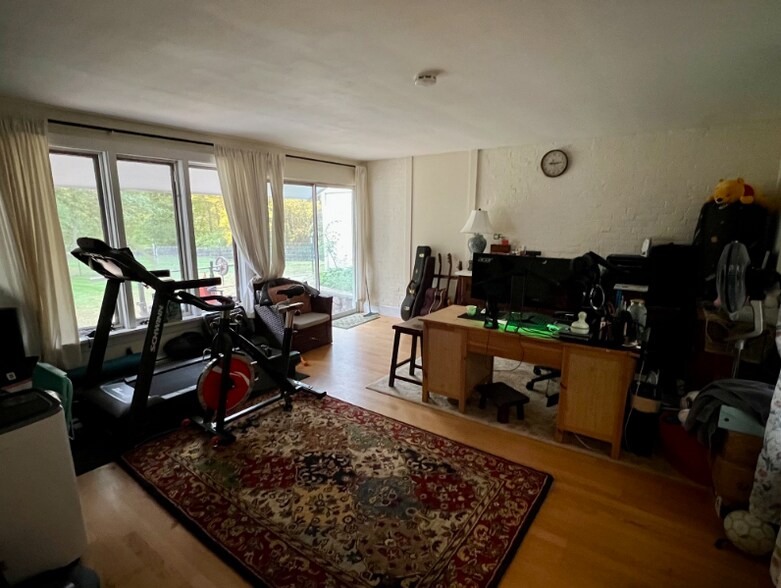 Building Photo - 46 Auburndale Ave