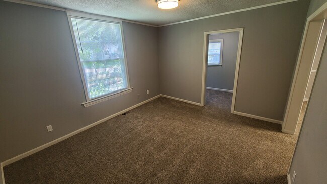 Building Photo - 112 S Crysler Ave