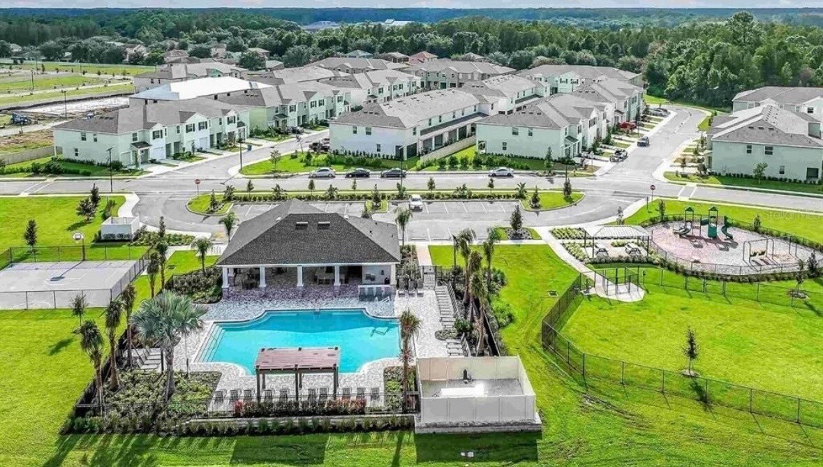 Building Photo - 17260 English Chestnut Way