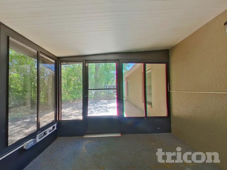 Building Photo - 8017 Lansing Dr