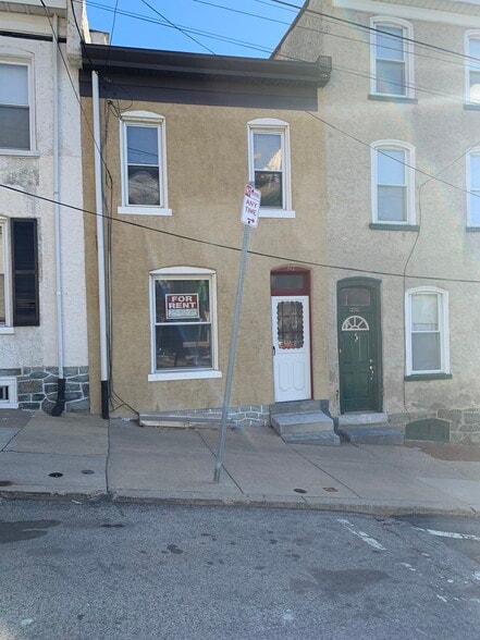 Building Photo - 203 Levering St