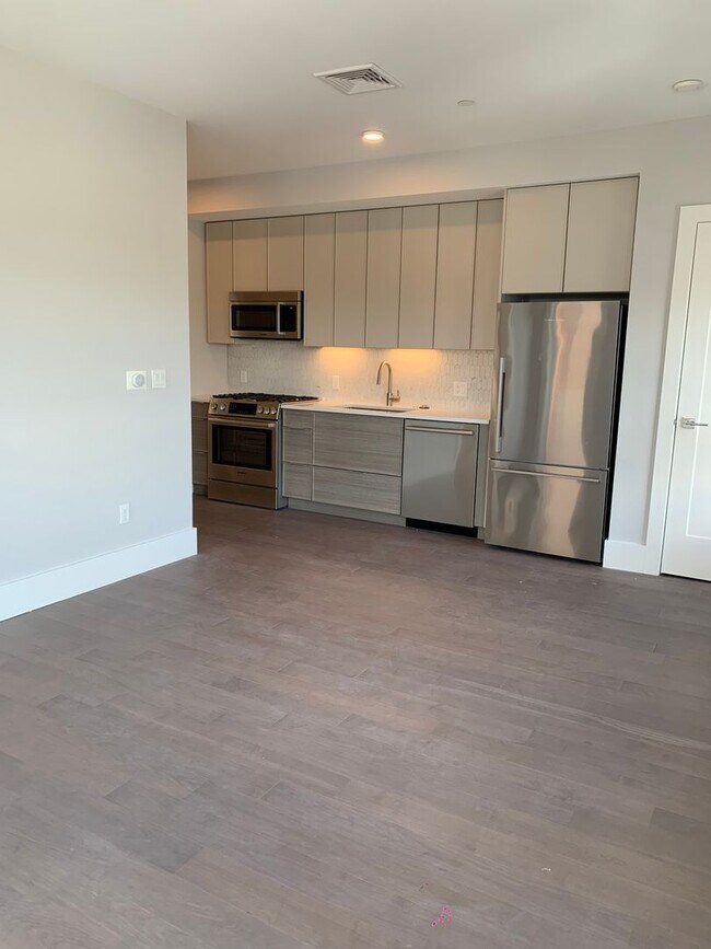 Building Photo - SEPTEMBER 1 - 1 bedroom apartment In Jamai...