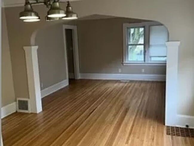 Building Photo - Charming 3 Bedroom Bungalow Aval 6/1/2026