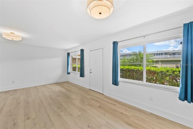 Building Photo - 4920 Locust St NE