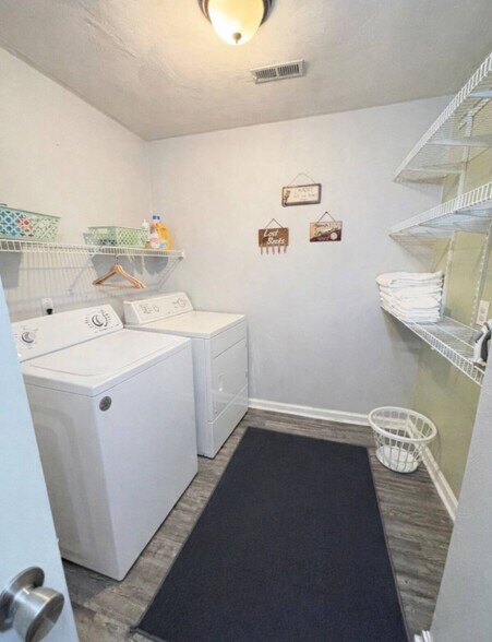 Laundry Room - 3443 Clover Meadows Dr