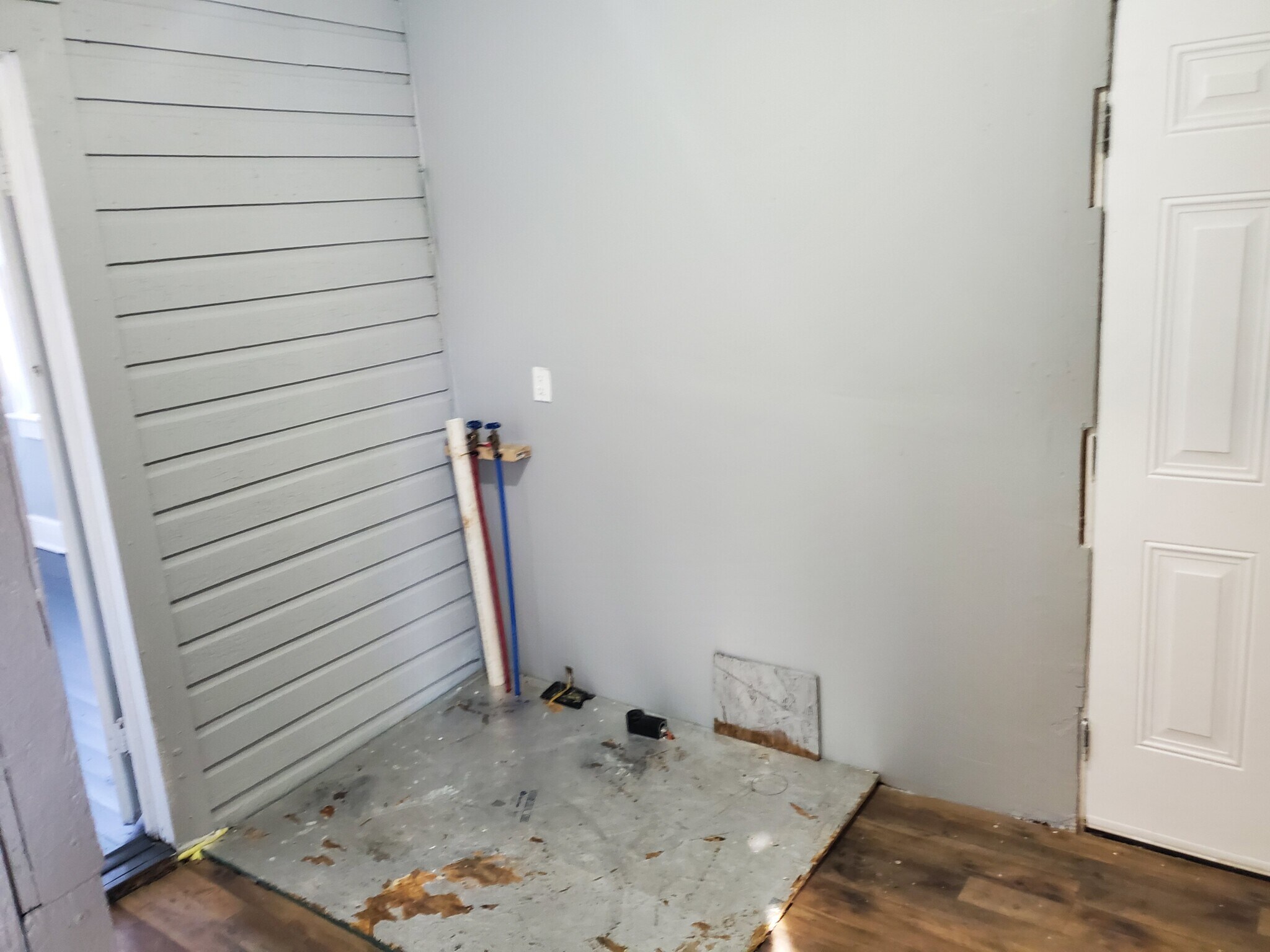 Laundry Room w/ Hookups - 1501 Nardin Ave