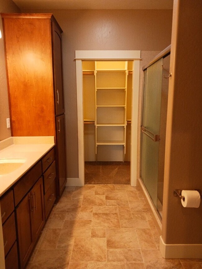 Building Photo - Charming 2 Bedroom, 2 Bathroom Cottage in Central Point