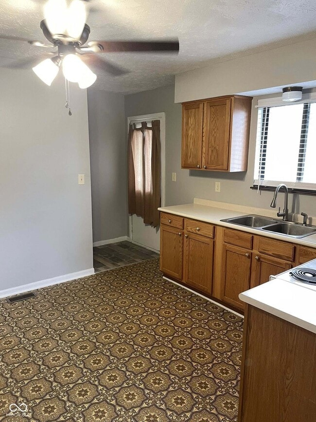 Building Photo - 304 S Mill St