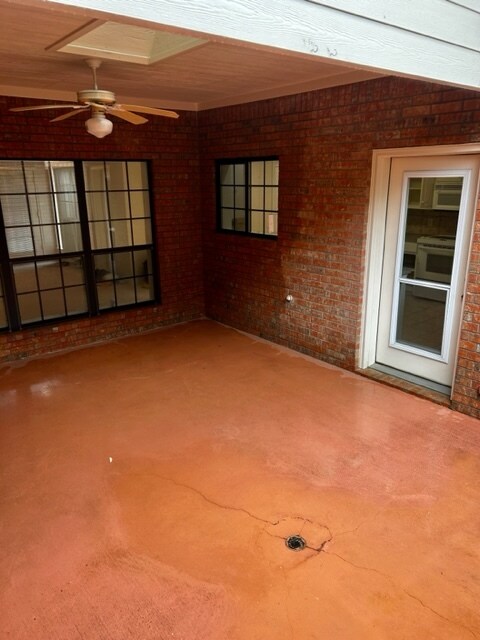 Courtyard - 806 Torribrooke Ln