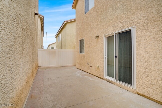 Building Photo - 7268 Vinca Rd