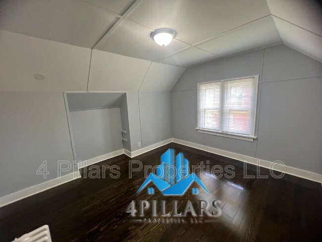Building Photo - 106 Belden St