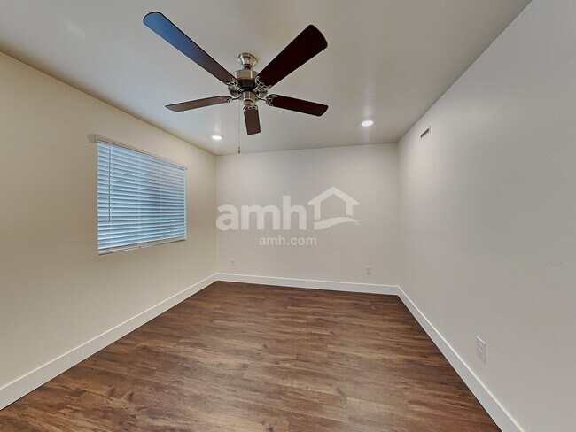 Building Photo - 937 Moorside Ave