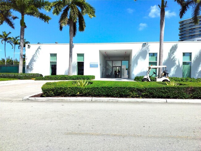 Building Photo - 14951 Royal Oaks Ln