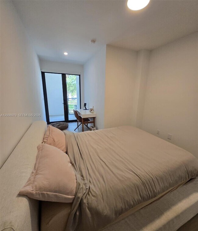 Building Photo - 5503 W Oak Wy