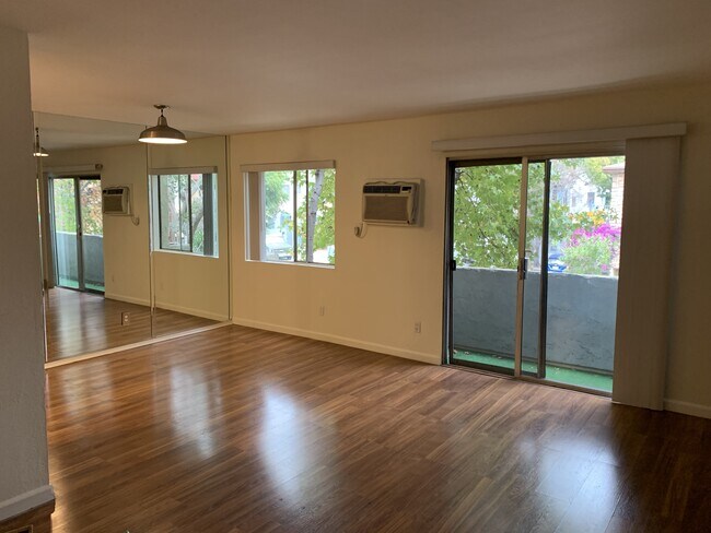 Building Photo - 1351 N Orange Dr