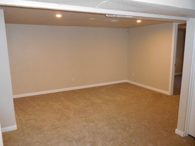 Building Photo - 1399 Scranton St
