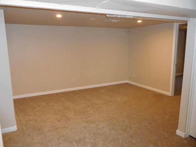 Building Photo - 1399 Scranton St