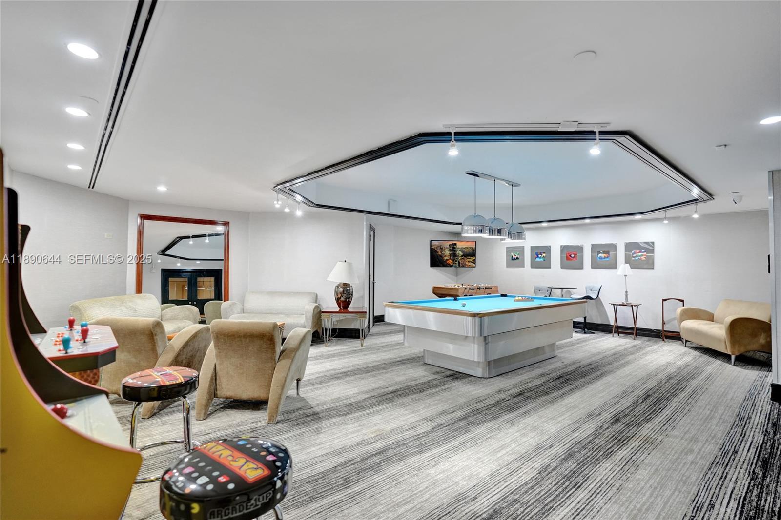 Building Photo - 20191 E Country Club Dr