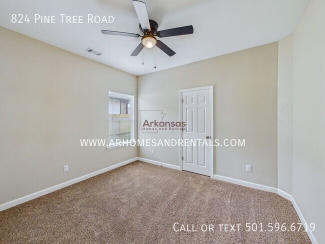 Building Photo - 824 Pine Tree Rd