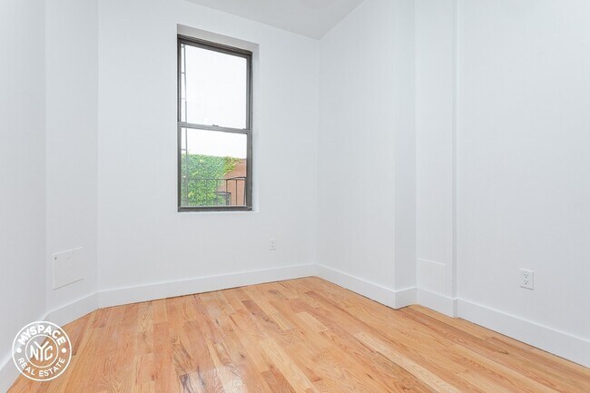 Building Photo - 378 Lewis Ave