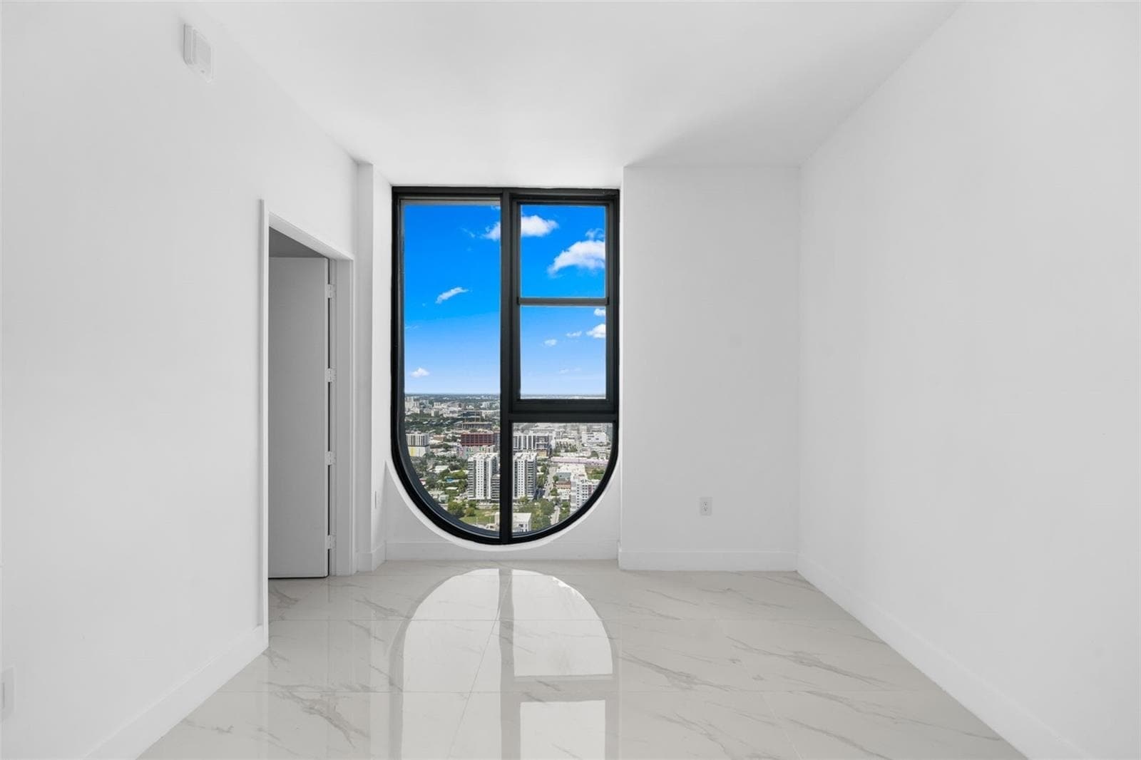 Building Photo - 700 NE 24th St