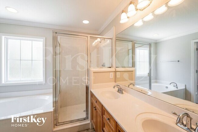 Building Photo - 29 Parkwood Dr