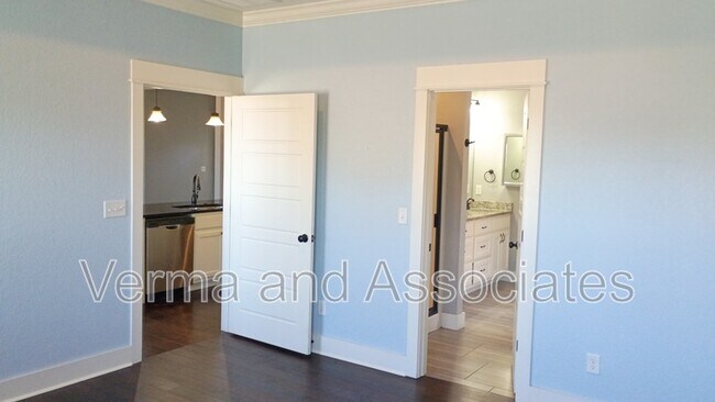 Building Photo - 1610 Sweetbriar Way