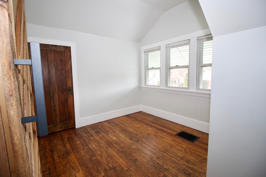 Bedroom 2 - 6843 Buckingham Pl
