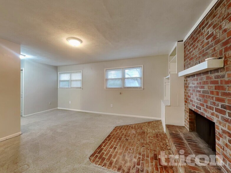 Building Photo - 103 Valley Rd