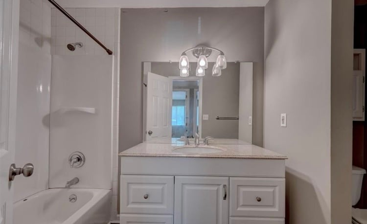 Building Photo - 422 Skyview Dr