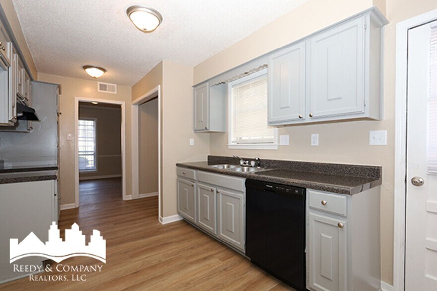 Building Photo - 3054 Pine Allee Cove