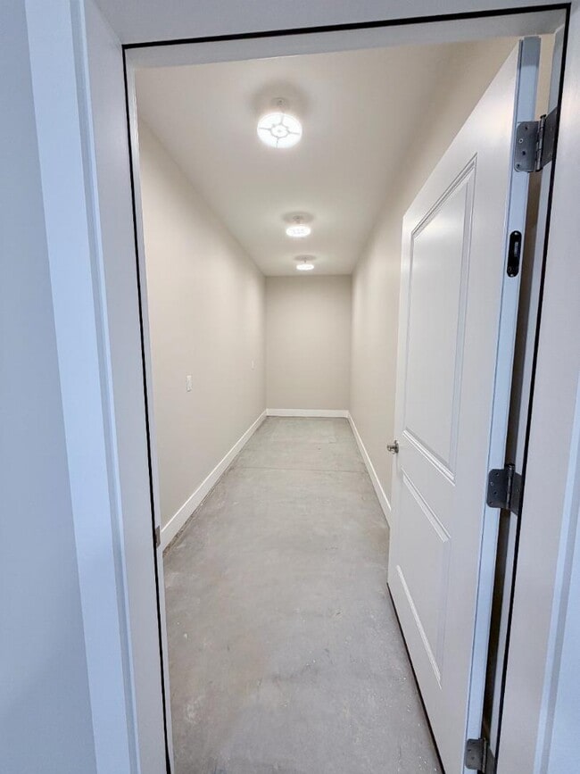 Building Photo - 7212 Shaver Dr