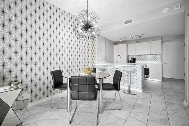 Building Photo - 501 NE 31st St