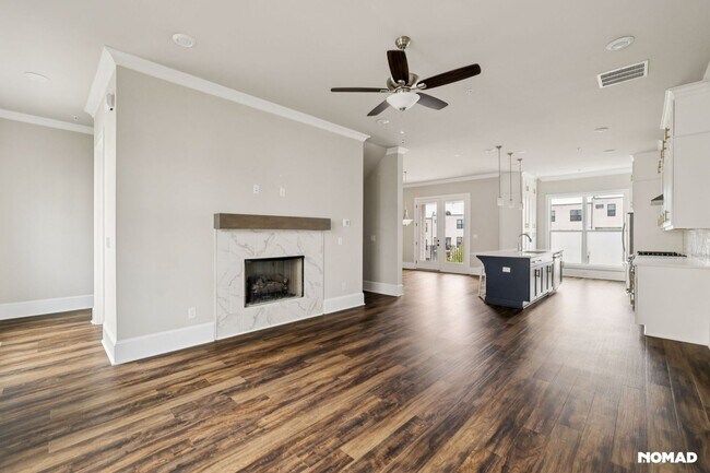 Building Photo - Stunning 4BR Townhome in Alpharetta