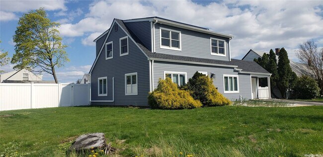 Building Photo - 1 Harvest Ln