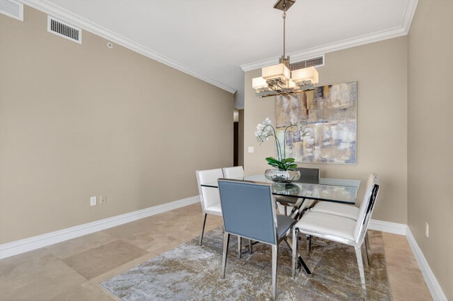 Building Photo - 700 E Boynton Beach Blvd