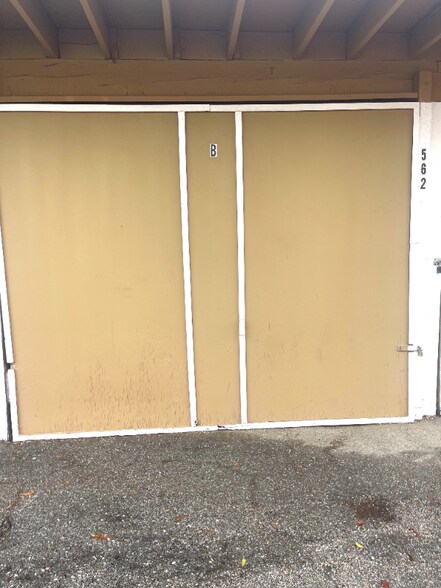 Building Photo - 562 Silverwood Ave