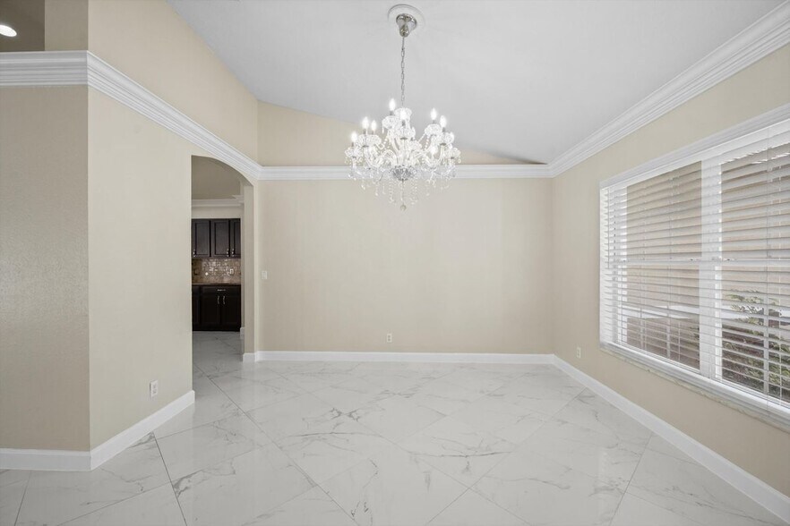 Building Photo - 5450 NW South Crisona Ct