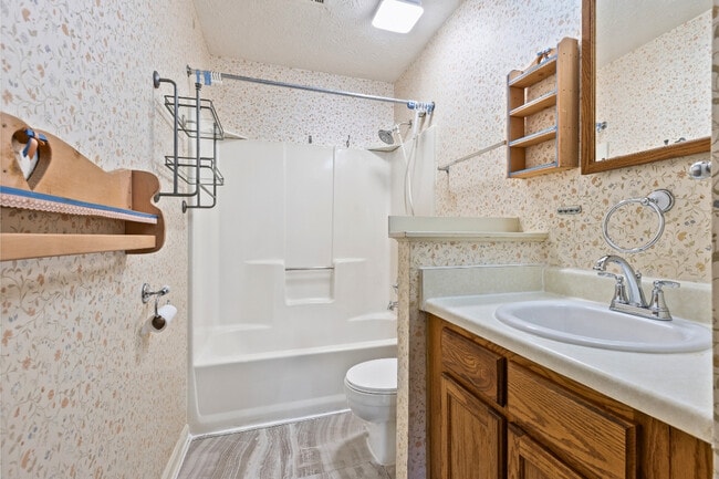 Building Photo - 810 Choctaw Ave