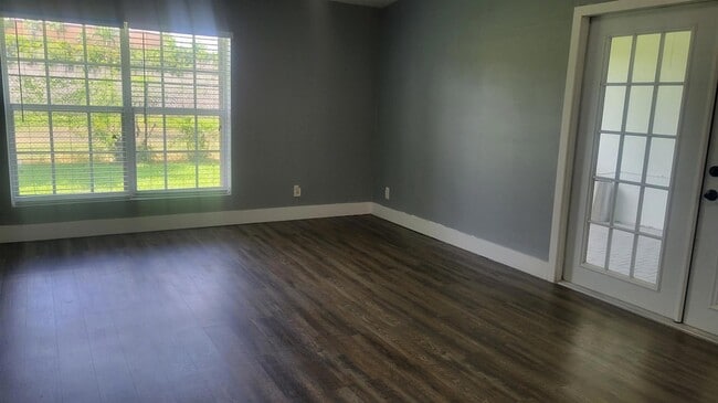 Building Photo - 9520 W Daffodil Ln