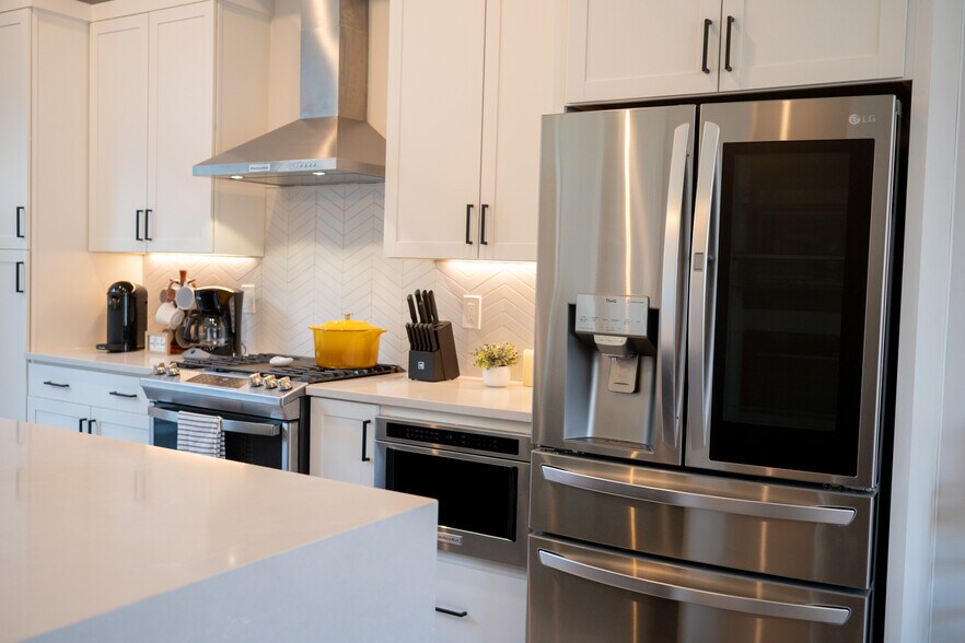 Building Photo - 1446 E 15th St