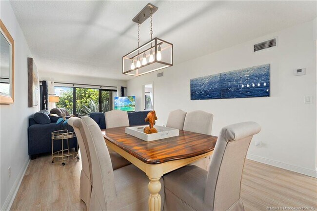 Building Photo - 10310 S Ocean Dr