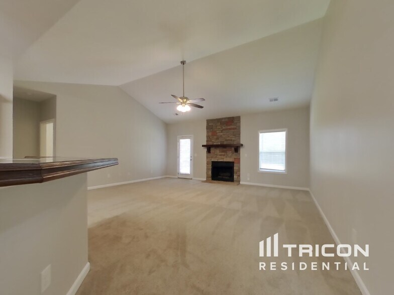 Building Photo - 56 Chimney Springs Dr SW