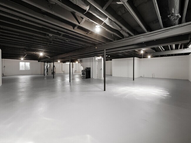 Building Photo - 50247 Cheltenham Dr